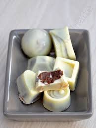 Chocolat Blanc Fourre Au Nut Et Eclats De Caramel Chocolats Faits Maison Recettes De Cuisine Et Chocolat Blanc