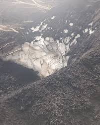 weathersicily |❄️SCOPERTO UN NEVAIO A 1850 METRI SULL'ETNA! Le foto che vi  mostriamo, scattate in data odierna (19-09-2026), documentano la presenza  di un nevaio a quota 1850 m.s.l.m., nei pressi di Monte