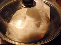 Durante la cottura nel cartoccio le arance ed i lime si ridurranno un po' a purea quindi se volete presentare il piatto in modo perfetto al momento di mettere sotto al grill sostituitele con altre due fette di lime e due di arancia per ciascuna. Orata Al Cartoccio In Padella Pane Tulipani