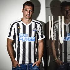 Sein debüt in der challenge league gab er mit 17 jahren am 29. Fabian Schar Home Facebook