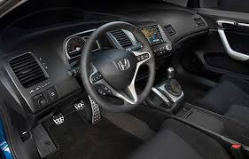 With a bold black front grille in the front, and a rear wing engage the sport mode button to adjust the steering wheel response rate and damper settings. Car Review 2009 Honda Civic Si Driving