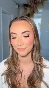 Leanna is such a stunner!😍🔥, Would you rock a bright pink blush like she  is?🩷