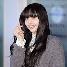 Explore the music you love. Lisa Blackpink Short Hair Lisa Short Hair Page 1 Line 17qq Com Top 12 Lisa Hairstyles Lalisa Manoban Amino