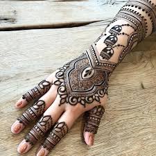 Sarah Really Wanted To Include These Jhumka Elements In Her Bridal Design Inspired By The Very Talented Bharathi Sanghani Bridal Designs Mehndi Mehndi Designs