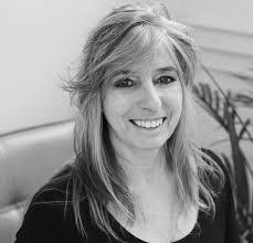 Robin Currie's Instagram, Twitter & Facebook