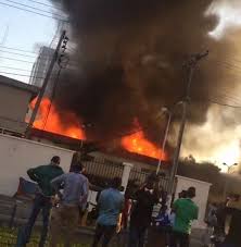 There has been a major fire outbreak at lekki phase 1's biggest retail store, prince ebeano supermarket, today, tuesday, november 2015. Photos And Video Ebeano Supermarket In Lekki Phase 1 On Fire Events Nigeria