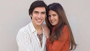 Sandro y el misterio de su novia Daniela: ¿Existió o es un invento de la  serie?
