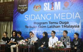 Tamil selvan dan nor aishah amin antara 150,000 yang menghadiri program temu duga terbuka di serdang pada 24 februari 2018. Slim Zon Tengah Sedia 15 000 Peluang Pekerjaan