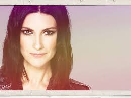 'en cambio no', 'amores extraños', 'entre tu y mil mares', 'se fue'. Laura Pausini Music In Barcelona