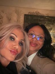 Well, there's absolutely no avoiding this, so “look, it's our annual  glamour video”. Happy St. Paulette's Day😜🍀💚 Lots of 💚💚💚 &🍀🍀🍀 Happy  St. Patrick's Day⭐️ Thanks Mark👑 . . . #legallyblonde  #legallyblondethemusical #