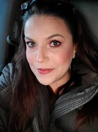 Why do my lashes look flat after applying mascara?