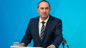 Bayerns wirtschaftsminister hubert aiwanger will das öffentliche leben wieder hochfahren. Freie Wahler Nun Lockt Berlin Aiwanger Als Chef Der Freien Wahler Wiedergewahlt Augsburger Allgemeine
