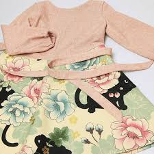 Une Petite Robe Fait Main Avec Du Tissu De La Boutique Pour Les Fetes De Fin D Annee Ma Toute Petite Est Super Contente Tissus Japonais Petite Robe Tissus