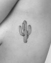 Minimalistisches Kaktus Tattoo Auf Dem Linken Brustkorb Cactus Tattoo Circle Tattoos Geometric Sleeve Tattoo