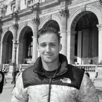 100+ "Miles De" profiles