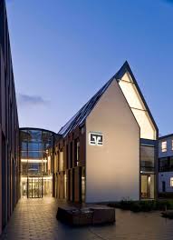 Cultural Form Transformed Varying Degrees Of Legibility Volksbank Gifhorn By Stephan Braunfels Architekten Arsitektur Desain Eksterior Rumah