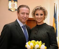 23.12.2021 · anamaria prodan nu mai suportă situaţia în care se află şi vrea să divorţeze cât mai repede de laurenţiu reghecampf. Forget About Divorce It Was Found Out How Anamaria Prodan Lived Her Life At The Age Of 17 In The Ceausescu Regime Evenimentul Zilei Www Diglogs Com Romania