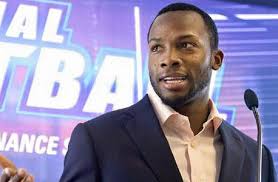 שחקן הפוטבול המיליונר חי על 60 אלף דולר בשנה בלבד