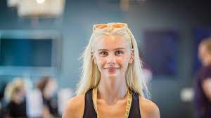 annonse #myclassic this mirror has survived more than a 100 years on this very wall in this old house of ours, despite being passed on to… Amalie Snolos Har Fatt Seg Kjaereste