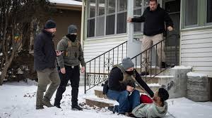 Twin Cities ICE watchers keep tabs for agents in their neighborhoods | MPR  News