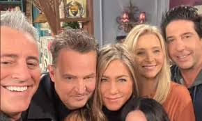 The 'friends' reunion on hbo max brings back jennifer aniston, courteney cox, lisa kudrow, matt leblanc, matthew perry and david schwimmer. Friends The Reunion Official Trailer Jennifer Aniston Courteney Cox Matthew Perry And Co Are Back And It S Time To Take Out The Tissues Bollywood Life