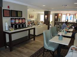 Hampton inn & suites by hilton miami airport south | blue lagoon is located at 777 nw 57th avenue near the miami international airport. Hampton Inn Miami Airport West Desayunador Picture Of Hampton Inn Miami Airport West Doral Tripadvisor