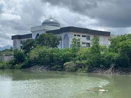 Kota kinabalu waterfront, ocean play and oceanus waterfront mall are 2.4 miles from raia hotel kota kinabalu. Kompleks Mahkamah Syariah Sabah Di Bandar Kota Kinabalu