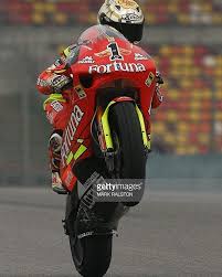 motogpseguidores on instagram wheeliewednesday jorge lorenzo 2007 250cc lotus fortuna guru dainese nolan xlite chupachups dun 250cc motogp nolan
