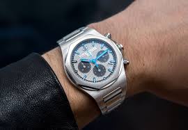 I just ordered the 38mm series 3 online and was just wondering if anyone else has one too. Girard Perregaux Laureato Chronograph 38mm Watch Review Ablogtowatch Luxury Watches For Men Vintage Watches For Men Stylish Watches Men