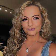 Brooke Bays's Instagram, Twitter & Facebook