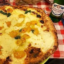 Finally Pizza W Mozzarella Di Bufala And Yellow Cherry Tomatoes From The Vesuvio Fields A Couple Of National Beers A Vegetable Pizza Food Pepperoni Pizza