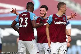 Declan rice has revealed pablo fornals as the inspiration behind the unique celebration. West Ham Band Celebration Unflappable Carlo Ancelotti And His Band Of Everton Heroes Exorcise Anfield Demons Brace The Hammer A West Ham United Blog Marva Dumas