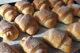 Sahne Hornchen Aus Hefeteig Ohne Gehzeit Top Rezepte De Rezept Rezepte Hefeteig Teig