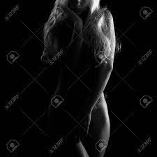 Mujer Desnuda Artística En El Fondo Negro Fotos, retratos, imágenes y  fotografía de archivo libres de derecho. Image 91112039