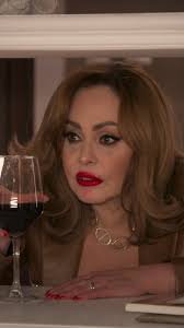 Mónica lleva su envidia al máximo ❤️‍🔥, #VivirDeAmor, de lunes a viernes a  las 4:30 p. m. MEX, #ConLasEstrellas