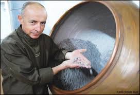 Valter Bovetti La Fabrication Des Enrobes Photo De Musee Du Chocolat Bovetti Terrasson Lavilledieu Tripadvisor