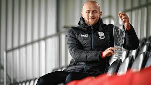 In the current club lask linz played 5 seasons, during this time he played 168 matches and scored 17 goals. Andere Dimension Gernot Trauner Ist Krone Fussballer Des Jahres Krone At
