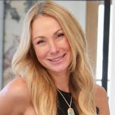 Christine Hammond's Instagram, Twitter & Facebook