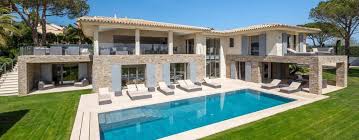 The Charming Modern Villa Is Located Halfway Between The Village Of Saint Tropez And Tahiti Beach Its 430 M2 Include A Doub Villa France Renting A House Villa