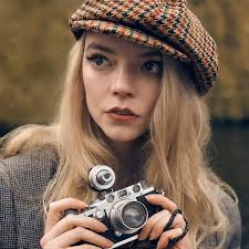 🖼️| Anya Taylor-Joy and Thomas Brodie-Sangster photographed for 'The  Queen's Gambit' (2020).