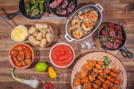 8 Genial Einfache Rezepte Fur Deinen Tapas Abend Futterattacke De Rezept Hackballchen In Tomatensauce Tapas Hackfleischballchen