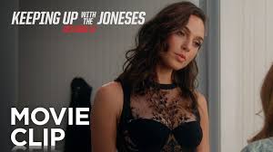 Le spie della porta accanto è un film di genere commedia del 2016, diretto da greg mottola, con isla fisher e zach galifianakis. Gal Gadot E Isla Fisher Nella Nuova Clip Di Keeping Up With The Joneses