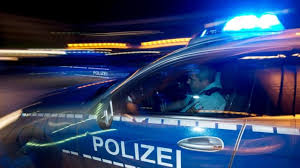 Die polizei hat nach einem mutmaßlichen messerangriff in erfurt mit zwei verletzten einen ersten tatverdächtigen ermittelt. Kriminalitat Erfurt 32 Jahriger Nach Messerangriff Festgenommen Panorama Sz De