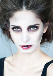 Comment réaliser le maquillage de cette terrible sorcière d'halloween ? Maquillage Sur Halloween Pour Les Filles Et Les Filles A La Maison Comment Me Faire La Sorciere Le Vampire Les Cranes Les Poupees Quand Halloween Est Celebre Quel Nombre Comment Peindre Face