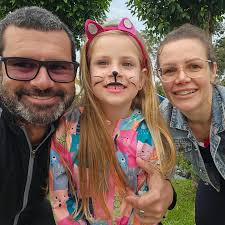 Quando Chico César escreveu "Caminho se conhece andando, então vez em  quando é bom se perder"... me lembra que viver não é ter todas as  respostas, mas permitir que os passos, até