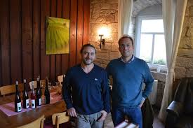 Mit Hendrik Bobbe Im Gemutlichen Weinwohnzimmer Danke Fur Die Entspannte Weinprobe Facebook Feeds Vom Weingut Bobbe Weingut Weinprobe Wein