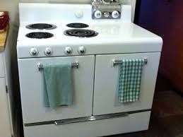 There are only a limited number a major appliance manufacturers left in the marketplace. Vintage Frigidaire Electric Range Looks Like My Grandma S Old Stove She Preferred Cooking On Electric Burners There Vintage Stoves Electric Range Old Stove
