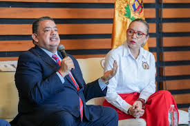 El tesorero de la Universidad Michoacana, el C.P. Enrique Eduardo Román  García, asistió en representación de la rectora, la Dra. Yarabí Ávila, al  acto por el quinto aniversario del Colectivo Michoacano de