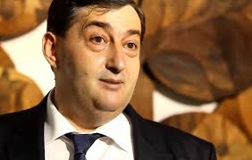 Mészáros lőrinc fogta magát, és egy esküvőn gitárt vett a nyakába. Megvan Mennyit Kereshetsz Meszaros Lorinc Alkalmazottjakent Szmo Hu