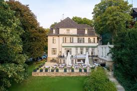Hochzeitsfotos Von Reinhardt Sommer Heiraten In Potsdam Villa Blumenfisch In 2020 Fotograf Hochzeit Fotografen Hochzeitsfotos